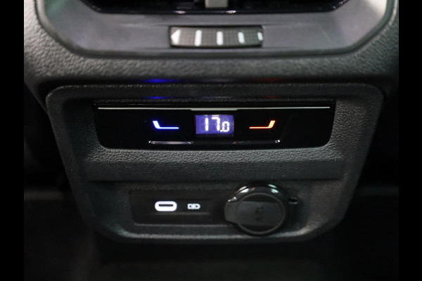 Volkswagen Tiguan 1.4 TSI eHybrid R-Line Business 245 PK | Automaat (DSG) | wegklapbare trekhaak | winterpakket | verlengde garantie