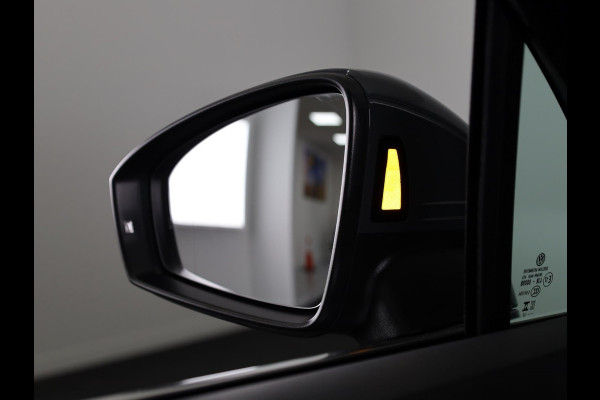 Volkswagen Tiguan 1.4 TSI eHybrid R-Line Business 245 PK | Automaat (DSG) | wegklapbare trekhaak | winterpakket | verlengde garantie