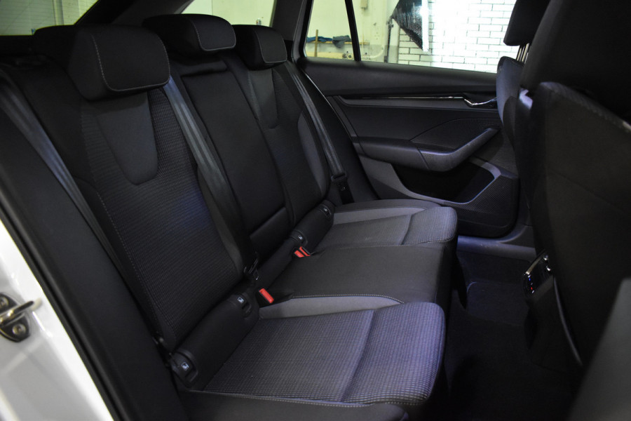 Škoda Octavia Combi TSI iV PHEV 204PK DSG HYBRID BUSINESS NAVI/CARPLAY/PDC STOELVERW