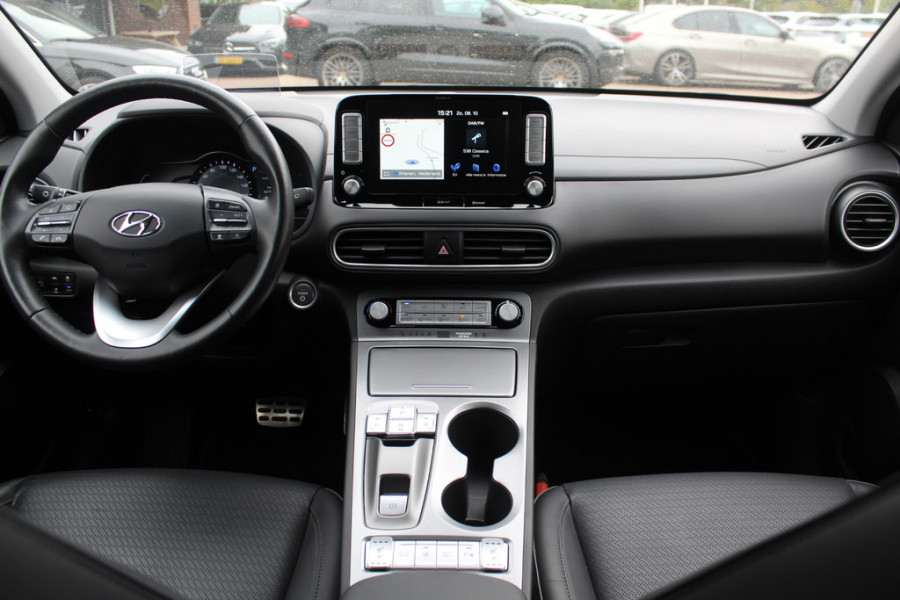 Hyundai Kona EV Premium 64 kWh / Camera / Leder / Head-up / 18'' / Navigatie / Stuur+Stoelverwarming / Keyless / KRELL Audio / DAB / ACC