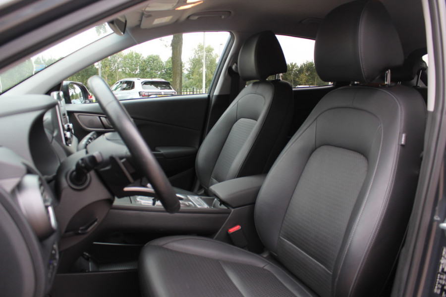 Hyundai Kona EV Premium 64 kWh / Camera / Leder / Head-up / 18'' / Navigatie / Stuur+Stoelverwarming / Keyless / KRELL Audio / DAB / ACC