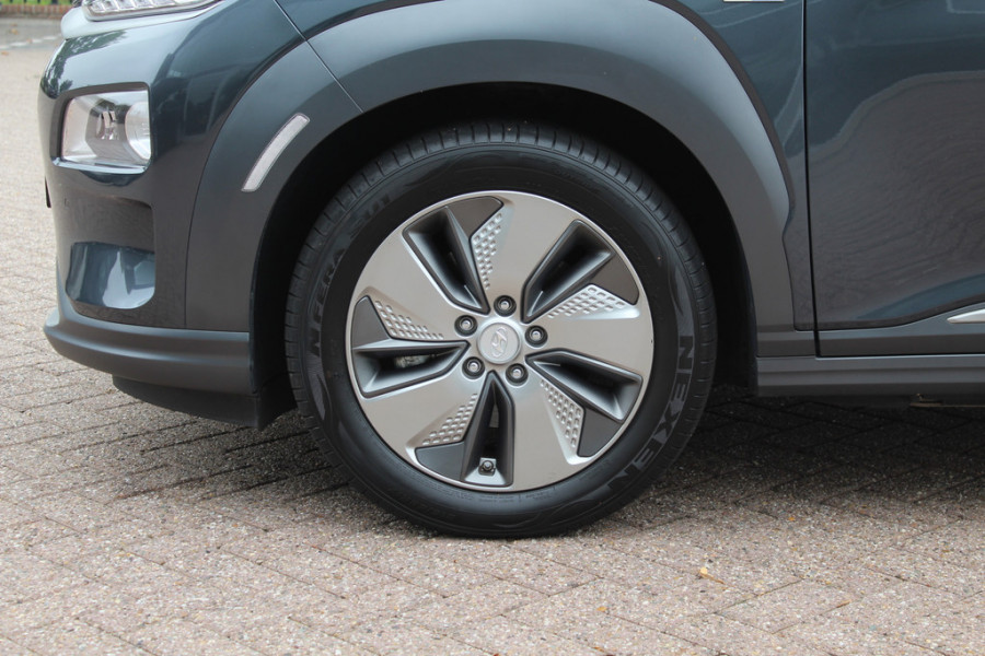 Hyundai Kona EV Premium 64 kWh / Camera / Leder / Head-up / 18'' / Navigatie / Stuur+Stoelverwarming / Keyless / KRELL Audio / DAB / ACC