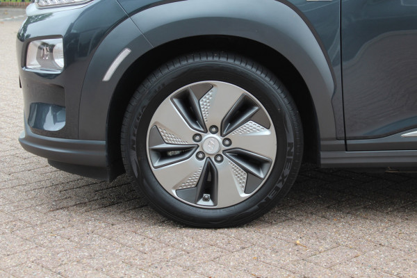 Hyundai Kona EV Premium 64 kWh / Camera / Leder / Head-up / 18'' / Navigatie / Stuur+Stoelverwarming / Keyless / KRELL Audio / DAB / ACC