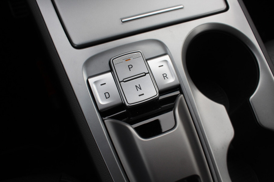 Hyundai Kona EV Premium 64 kWh / Camera / Leder / Head-up / 18'' / Navigatie / Stuur+Stoelverwarming / Keyless / KRELL Audio / DAB / ACC