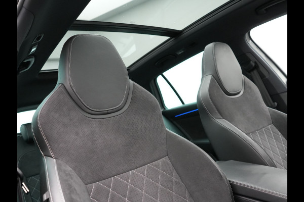 Škoda Superb Combi 1.4 TSI iV Sportline Plug In Hybrid 218pk Dealer O.H PHEV | Panodak | Crystal LED | Adaptive Cruise | Alcantara Sportstoelen Memory & Verwarmd | Camera | Apple Carplay | Sfeerverlichting | Navigatie | Virtual | DAB | 19" L.M |