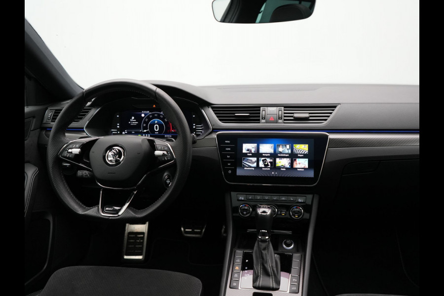 Škoda Superb Combi 1.4 TSI iV Sportline Plug In Hybrid 218pk Dealer O.H PHEV | Panodak | Crystal LED | Adaptive Cruise | Alcantara Sportstoelen Memory & Verwarmd | Camera | Apple Carplay | Sfeerverlichting | Navigatie | Virtual | DAB | 19" L.M |