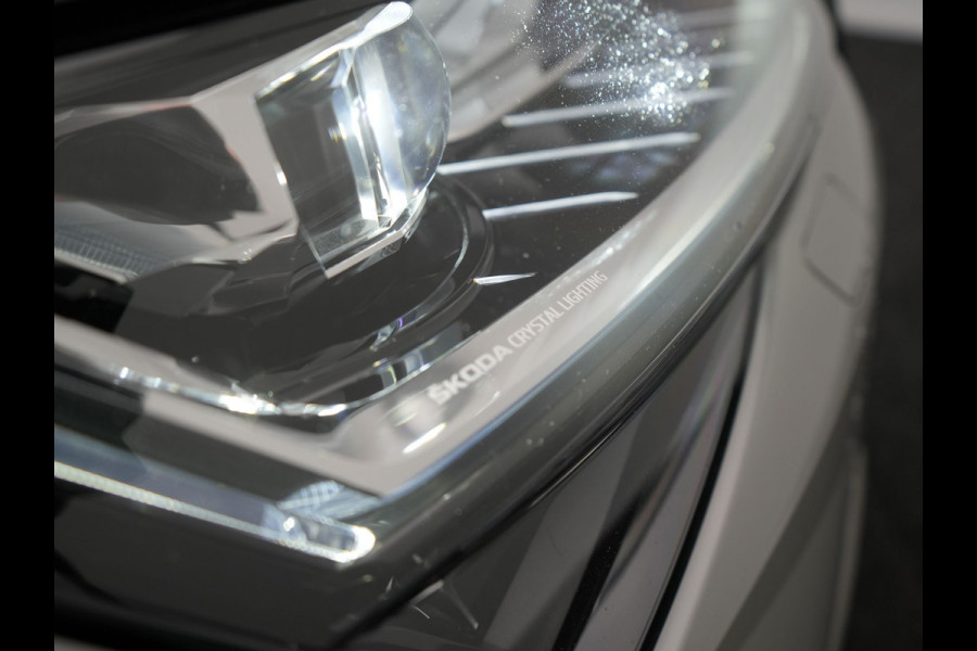 Škoda Superb Combi 1.4 TSI iV Sportline Plug In Hybrid 218pk Dealer O.H PHEV | Panodak | Crystal LED | Adaptive Cruise | Alcantara Sportstoelen Memory & Verwarmd | Camera | Apple Carplay | Sfeerverlichting | Navigatie | Virtual | DAB | 19" L.M |