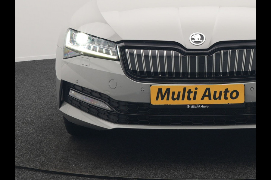 Škoda Superb Combi 1.4 TSI iV Sportline Plug In Hybrid 218pk Dealer O.H PHEV | Panodak | Crystal LED | Adaptive Cruise | Alcantara Sportstoelen Memory & Verwarmd | Camera | Apple Carplay | Sfeerverlichting | Navigatie | Virtual | DAB | 19" L.M |