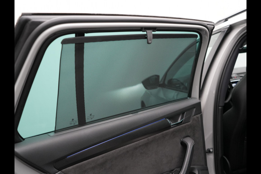 Škoda Superb Combi 1.4 TSI iV Sportline Plug In Hybrid 218pk Dealer O.H PHEV | Panodak | Crystal LED | Adaptive Cruise | Alcantara Sportstoelen Memory & Verwarmd | Camera | Apple Carplay | Sfeerverlichting | Navigatie | Virtual | DAB | 19" L.M |