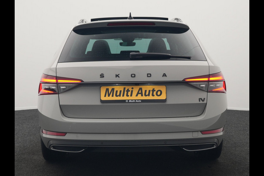 Škoda Superb Combi 1.4 TSI iV Sportline Plug In Hybrid 218pk Dealer O.H PHEV | Panodak | Crystal LED | Adaptive Cruise | Alcantara Sportstoelen Memory & Verwarmd | Camera | Apple Carplay | Sfeerverlichting | Navigatie | Virtual | DAB | 19" L.M |