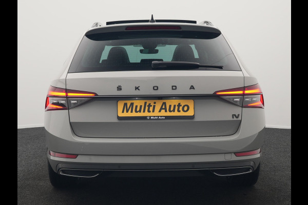 Škoda Superb Combi 1.4 TSI iV Sportline Plug In Hybrid 218pk Dealer O.H PHEV | Panodak | Crystal LED | Adaptive Cruise | Alcantara Sportstoelen Memory & Verwarmd | Camera | Apple Carplay | Sfeerverlichting | Navigatie | Virtual | DAB | 19" L.M |