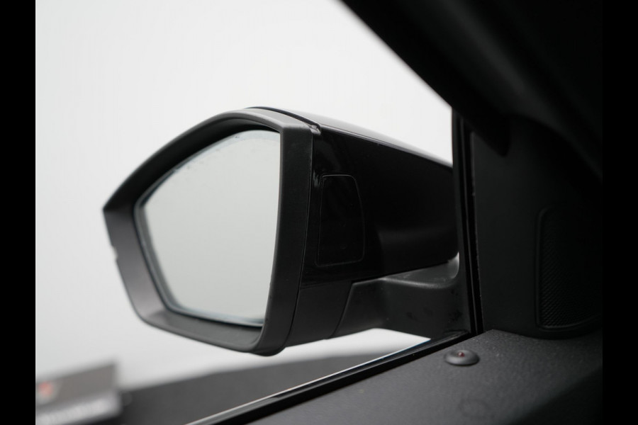 Škoda Superb Combi 1.4 TSI iV Sportline Plug In Hybrid 218pk Dealer O.H PHEV | Panodak | Crystal LED | Adaptive Cruise | Alcantara Sportstoelen Memory & Verwarmd | Camera | Apple Carplay | Sfeerverlichting | Navigatie | Virtual | DAB | 19" L.M |