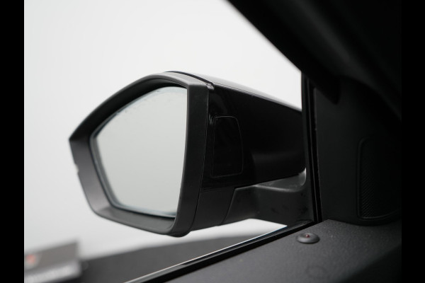 Škoda Superb Combi 1.4 TSI iV Sportline Plug In Hybrid 218pk Dealer O.H PHEV | Panodak | Crystal LED | Adaptive Cruise | Alcantara Sportstoelen Memory & Verwarmd | Camera | Apple Carplay | Sfeerverlichting | Navigatie | Virtual | DAB | 19" L.M |