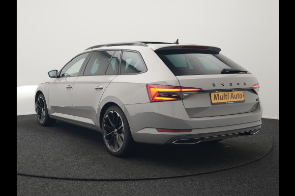 Škoda Superb Combi 1.4 TSI iV Sportline Plug In Hybrid 218pk Dealer O.H PHEV | Panodak | Crystal LED | Adaptive Cruise | Alcantara Sportstoelen Memory & Verwarmd | Camera | Apple Carplay | Sfeerverlichting | Navigatie | Virtual | DAB | 19" L.M |