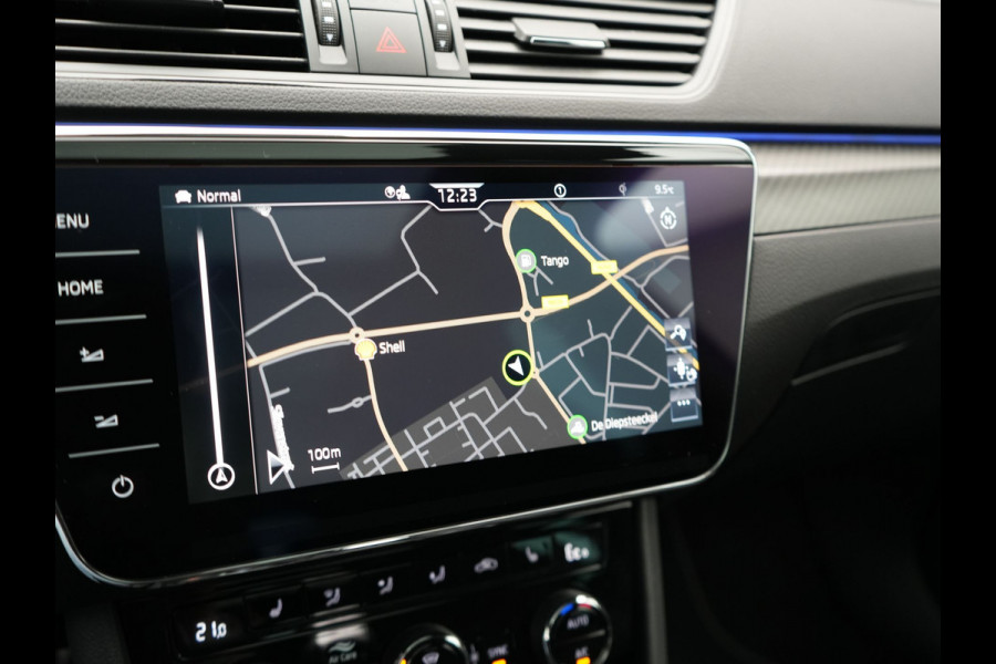 Škoda Superb Combi 1.4 TSI iV Sportline Plug In Hybrid 218pk Dealer O.H PHEV | Panodak | Crystal LED | Adaptive Cruise | Alcantara Sportstoelen Memory & Verwarmd | Camera | Apple Carplay | Sfeerverlichting | Navigatie | Virtual | DAB | 19" L.M |