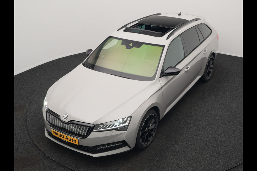 Škoda Superb Combi 1.4 TSI iV Sportline Plug In Hybrid 218pk Dealer O.H PHEV | Panodak | Crystal LED | Adaptive Cruise | Alcantara Sportstoelen Memory & Verwarmd | Camera | Apple Carplay | Sfeerverlichting | Navigatie | Virtual | DAB | 19" L.M |