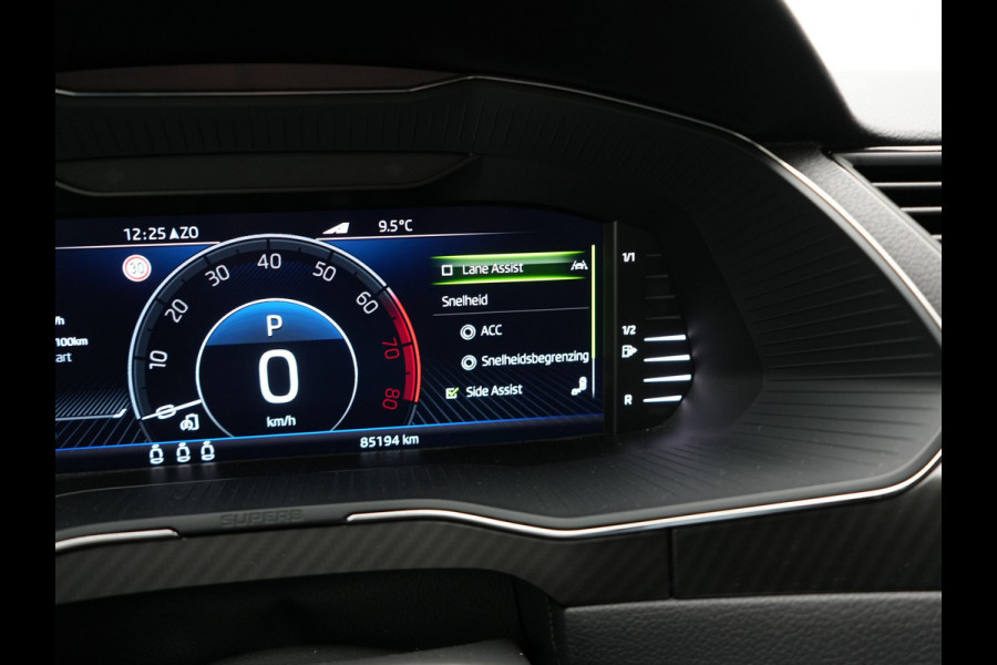 Škoda Superb Combi 1.4 TSI iV Sportline Plug In Hybrid 218pk Dealer O.H PHEV | Panodak | Crystal LED | Adaptive Cruise | Alcantara Sportstoelen Memory & Verwarmd | Camera | Apple Carplay | Sfeerverlichting | Navigatie | Virtual | DAB | 19" L.M |
