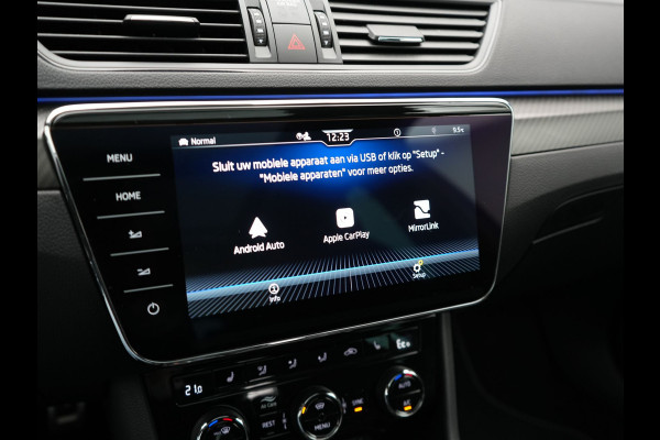 Škoda Superb Combi 1.4 TSI iV Sportline Plug In Hybrid 218pk Dealer O.H PHEV | Panodak | Crystal LED | Adaptive Cruise | Alcantara Sportstoelen Memory & Verwarmd | Camera | Apple Carplay | Sfeerverlichting | Navigatie | Virtual | DAB | 19" L.M |