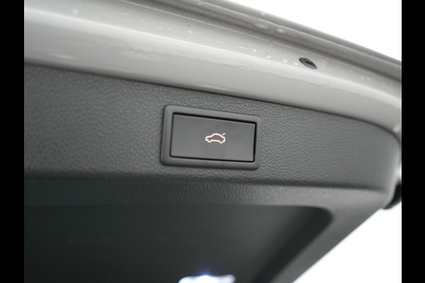 Škoda Superb Combi 1.4 TSI iV Sportline Plug In Hybrid 218pk Dealer O.H PHEV | Panodak | Crystal LED | Adaptive Cruise | Alcantara Sportstoelen Memory & Verwarmd | Camera | Apple Carplay | Sfeerverlichting | Navigatie | Virtual | DAB | 19" L.M |