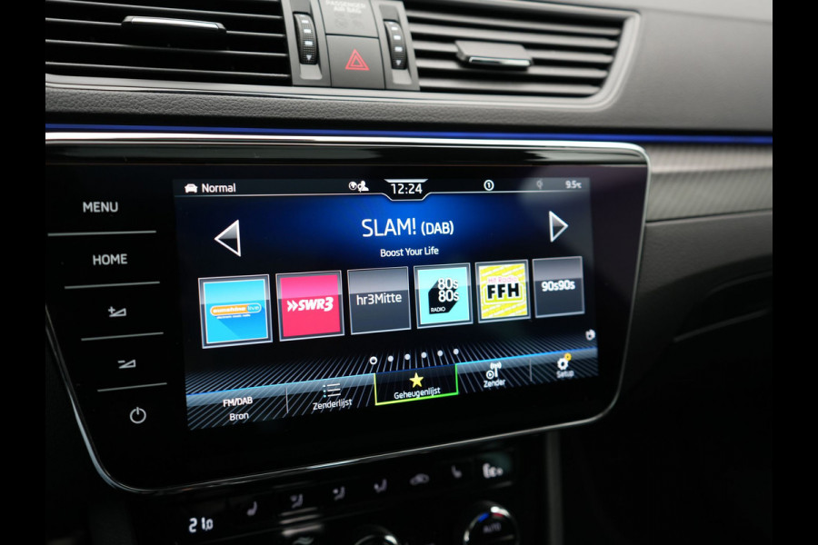 Škoda Superb Combi 1.4 TSI iV Sportline Plug In Hybrid 218pk Dealer O.H PHEV | Panodak | Crystal LED | Adaptive Cruise | Alcantara Sportstoelen Memory & Verwarmd | Camera | Apple Carplay | Sfeerverlichting | Navigatie | Virtual | DAB | 19" L.M |