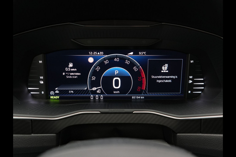 Škoda Superb Combi 1.4 TSI iV Sportline Plug In Hybrid 218pk Dealer O.H PHEV | Panodak | Crystal LED | Adaptive Cruise | Alcantara Sportstoelen Memory & Verwarmd | Camera | Apple Carplay | Sfeerverlichting | Navigatie | Virtual | DAB | 19" L.M |