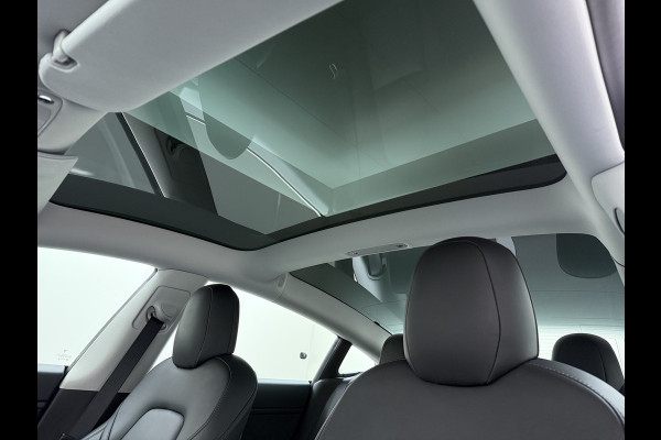 Tesla Model 3 SR+ 325PK Trekhaak Lmv 18" AutoPilot FSD Leder Pano-dak Adaptive-Cruise Camera's Elektr.-Stuur+Stoelen+Spiegels+Geheugen+Easy-En SOH 92% Navi LED Comfortstoelen ACC DAB Voorverwarmen interieur via App Keyless One-Pedal-Drive 1e Eigenaar Origineel Nederlandse Auto