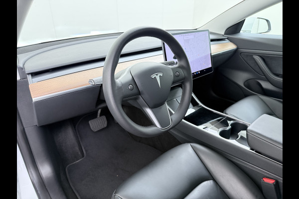 Tesla Model 3 SR+ 325PK Trekhaak Lmv 18" AutoPilot FSD Leder Pano-dak Adaptive-Cruise Camera's Elektr.-Stuur+Stoelen+Spiegels+Geheugen+Easy-En SOH 92% Navi LED Comfortstoelen ACC DAB Voorverwarmen interieur via App Keyless One-Pedal-Drive 1e Eigenaar Origineel Nederlandse Auto
