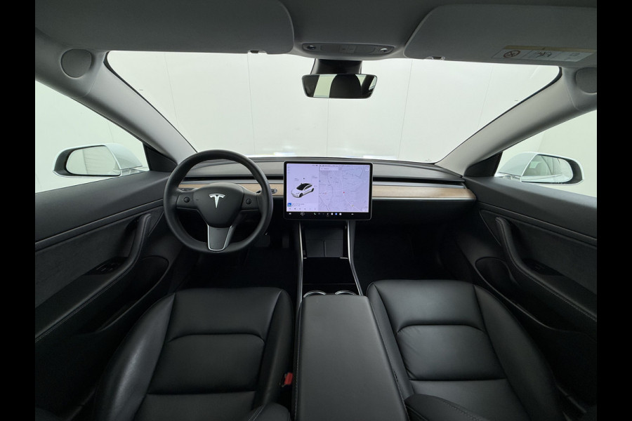 Tesla Model 3 SR+ 325PK Trekhaak Lmv 18" AutoPilot FSD Leder Pano-dak Adaptive-Cruise Camera's Elektr.-Stuur+Stoelen+Spiegels+Geheugen+Easy-En SOH 92% Navi LED Comfortstoelen ACC DAB Voorverwarmen interieur via App Keyless One-Pedal-Drive 1e Eigenaar Origineel Nederlandse Auto