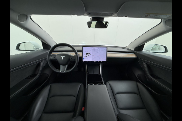 Tesla Model 3 SR+ 325PK Trekhaak Lmv 18" AutoPilot FSD Leder Pano-dak Adaptive-Cruise Camera's Elektr.-Stuur+Stoelen+Spiegels+Geheugen+Easy-En SOH 92% Navi LED Comfortstoelen ACC DAB Voorverwarmen interieur via App Keyless One-Pedal-Drive 1e Eigenaar Origineel Nederlandse Auto