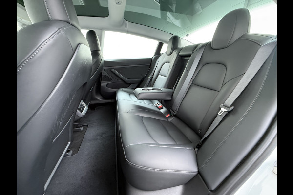 Tesla Model 3 SR+ 325PK Trekhaak Lmv 18" AutoPilot FSD Leder Pano-dak Adaptive-Cruise Camera's Elektr.-Stuur+Stoelen+Spiegels+Geheugen+Easy-En SOH 92% Navi LED Comfortstoelen ACC DAB Voorverwarmen interieur via App Keyless One-Pedal-Drive 1e Eigenaar Origineel Nederlandse Auto