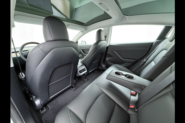 Tesla Model 3 SR+ 325PK Trekhaak Lmv 18" AutoPilot FSD Leder Pano-dak Adaptive-Cruise Camera's Elektr.-Stuur+Stoelen+Spiegels+Geheugen+Easy-En SOH 92% Navi LED Comfortstoelen ACC DAB Voorverwarmen interieur via App Keyless One-Pedal-Drive 1e Eigenaar Origineel Nederlandse Auto