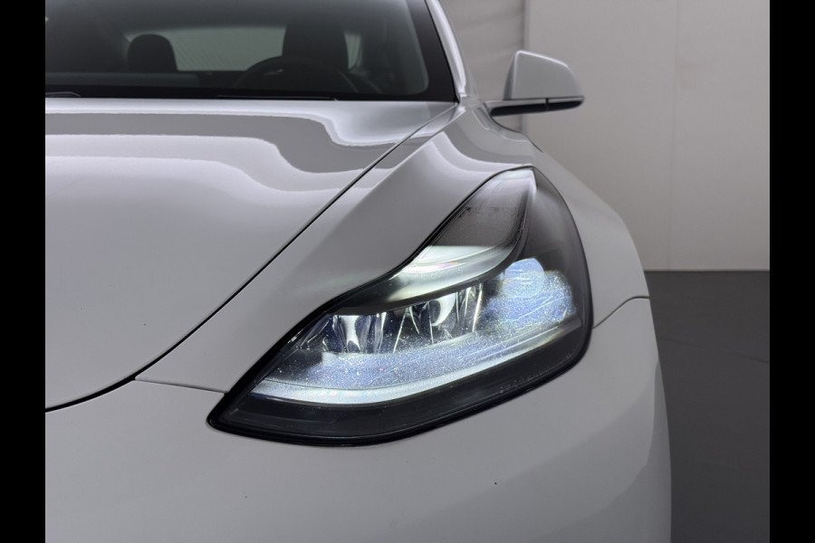 Tesla Model 3 SR+ 325PK Trekhaak Lmv 18" AutoPilot FSD Leder Pano-dak Adaptive-Cruise Camera's Elektr.-Stuur+Stoelen+Spiegels+Geheugen+Easy-En SOH 92% Navi LED Comfortstoelen ACC DAB Voorverwarmen interieur via App Keyless One-Pedal-Drive 1e Eigenaar Origineel Nederlandse Auto
