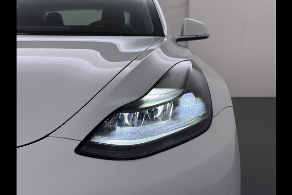 Tesla Model 3 SR+ 325PK Trekhaak Lmv 18" AutoPilot FSD Leder Pano-dak Adaptive-Cruise Camera's Elektr.-Stuur+Stoelen+Spiegels+Geheugen+Easy-En SOH 92% Navi LED Comfortstoelen ACC DAB Voorverwarmen interieur via App Keyless One-Pedal-Drive 1e Eigenaar Origineel Nederlandse Auto