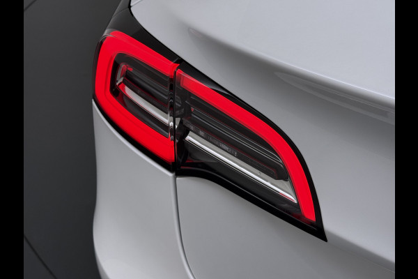 Tesla Model 3 SR+ 325PK Trekhaak Lmv 18" AutoPilot FSD Leder Pano-dak Adaptive-Cruise Camera's Elektr.-Stuur+Stoelen+Spiegels+Geheugen+Easy-En SOH 92% Navi LED Comfortstoelen ACC DAB Voorverwarmen interieur via App Keyless One-Pedal-Drive 1e Eigenaar Origineel Nederlandse Auto
