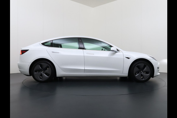 Tesla Model 3 SR+ 325PK Trekhaak Lmv 18" AutoPilot FSD Leder Pano-dak Adaptive-Cruise Camera's Elektr.-Stuur+Stoelen+Spiegels+Geheugen+Easy-En SOH 92% Navi LED Comfortstoelen ACC DAB Voorverwarmen interieur via App Keyless One-Pedal-Drive 1e Eigenaar Origineel Nederlandse Auto