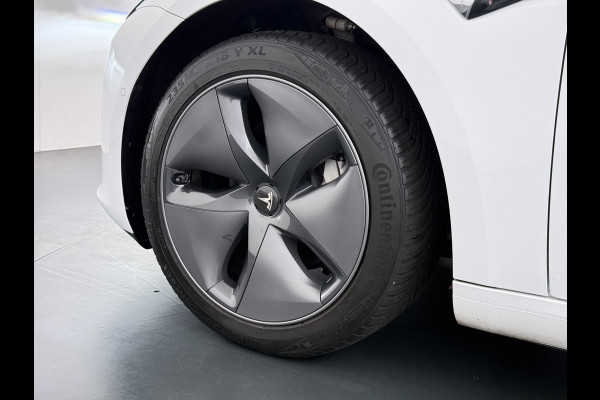 Tesla Model 3 SR+ 325PK Trekhaak Lmv 18" AutoPilot FSD Leder Pano-dak Adaptive-Cruise Camera's Elektr.-Stuur+Stoelen+Spiegels+Geheugen+Easy-En SOH 92% Navi LED Comfortstoelen ACC DAB Voorverwarmen interieur via App Keyless One-Pedal-Drive 1e Eigenaar Origineel Nederlandse Auto