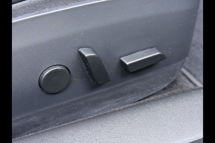 Tesla Model 3 SR+ 325PK Trekhaak Lmv 18" AutoPilot FSD Leder Pano-dak Adaptive-Cruise Camera's Elektr.-Stuur+Stoelen+Spiegels+Geheugen+Easy-En SOH 92% Navi LED Comfortstoelen ACC DAB Voorverwarmen interieur via App Keyless One-Pedal-Drive 1e Eigenaar Origineel Nederlandse Auto