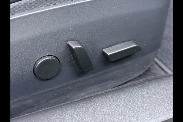 Tesla Model 3 SR+ 325PK Trekhaak Lmv 18" AutoPilot FSD Leder Pano-dak Adaptive-Cruise Camera's Elektr.-Stuur+Stoelen+Spiegels+Geheugen+Easy-En SOH 92% Navi LED Comfortstoelen ACC DAB Voorverwarmen interieur via App Keyless One-Pedal-Drive 1e Eigenaar Origineel Nederlandse Auto