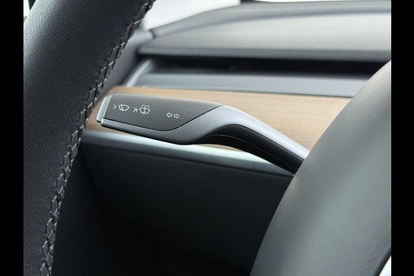 Tesla Model 3 SR+ 325PK Trekhaak Lmv 18" AutoPilot FSD Leder Pano-dak Adaptive-Cruise Camera's Elektr.-Stuur+Stoelen+Spiegels+Geheugen+Easy-En SOH 92% Navi LED Comfortstoelen ACC DAB Voorverwarmen interieur via App Keyless One-Pedal-Drive 1e Eigenaar Origineel Nederlandse Auto