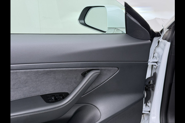 Tesla Model 3 SR+ 325PK Trekhaak Lmv 18" AutoPilot FSD Leder Pano-dak Adaptive-Cruise Camera's Elektr.-Stuur+Stoelen+Spiegels+Geheugen+Easy-En SOH 92% Navi LED Comfortstoelen ACC DAB Voorverwarmen interieur via App Keyless One-Pedal-Drive 1e Eigenaar Origineel Nederlandse Auto