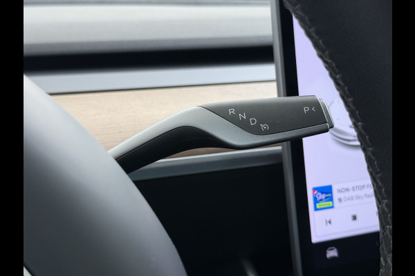 Tesla Model 3 SR+ 325PK Trekhaak Lmv 18" AutoPilot FSD Leder Pano-dak Adaptive-Cruise Camera's Elektr.-Stuur+Stoelen+Spiegels+Geheugen+Easy-En SOH 92% Navi LED Comfortstoelen ACC DAB Voorverwarmen interieur via App Keyless One-Pedal-Drive 1e Eigenaar Origineel Nederlandse Auto