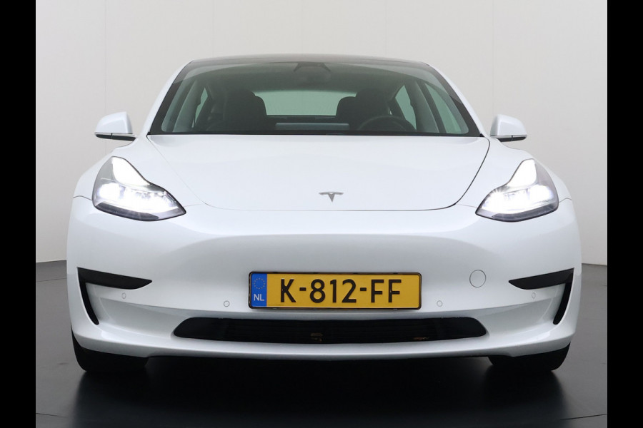 Tesla Model 3 SR+ 325PK Trekhaak Lmv 18" AutoPilot FSD Leder Pano-dak Adaptive-Cruise Camera's Elektr.-Stuur+Stoelen+Spiegels+Geheugen+Easy-En SOH 92% Navi LED Comfortstoelen ACC DAB Voorverwarmen interieur via App Keyless One-Pedal-Drive 1e Eigenaar Origineel Nederlandse Auto