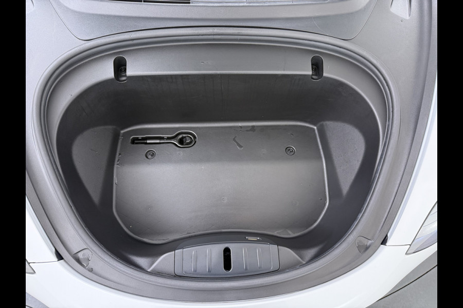 Tesla Model 3 SR+ 325PK Trekhaak Lmv 18" AutoPilot FSD Leder Pano-dak Adaptive-Cruise Camera's Elektr.-Stuur+Stoelen+Spiegels+Geheugen+Easy-En SOH 92% Navi LED Comfortstoelen ACC DAB Voorverwarmen interieur via App Keyless One-Pedal-Drive 1e Eigenaar Origineel Nederlandse Auto