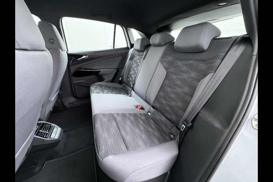 Volkswagen ID.4 Pro 77kWh SOH 95% Trekhaak 19" Adap.Cruise Apple Carplay Android Auto Navi Ecc Pdc Stoel+Stuurverwarming Lmv Led Comfort Pakket Bluetooth 1e Eigenaar Origineel Nederlandse Auto 1.000 KG trekvermogen