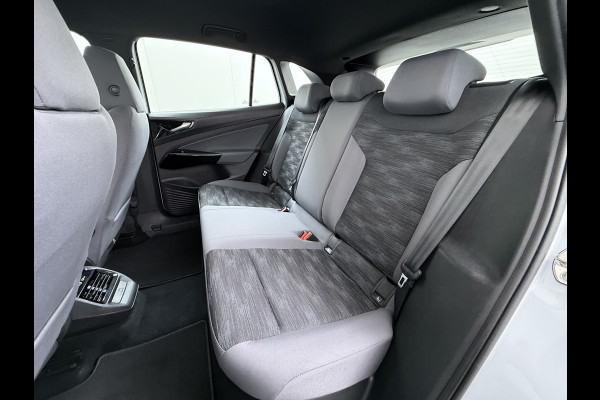 Volkswagen ID.4 Pro 77kWh SOH 95% Trekhaak 19" Adap.Cruise Apple Carplay Android Auto Navi Ecc Pdc Stoel+Stuurverwarming Lmv Led Comfort Pakket Bluetooth 1e Eigenaar Origineel Nederlandse Auto 1.000 KG trekvermogen