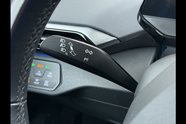 Volkswagen ID.4 Pro 77kWh SOH 95% Trekhaak 19" Adap.Cruise Apple Carplay Android Auto Navi Ecc Pdc Stoel+Stuurverwarming Lmv Led Comfort Pakket Bluetooth 1e Eigenaar Origineel Nederlandse Auto 1.000 KG trekvermogen