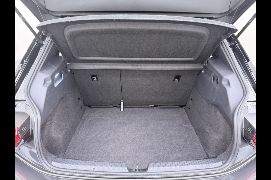 Volkswagen ID.3 Pro 58kWh Apple Carplay Android Adap.Cruise App-Connect SOH 92% Navi Ecc Pdc-a+v Voorklimatisering Stoelverwarming Bordherkenning Lane-Assist Lmv Led Rijstrooksensor Origineel Nederlandse Auto 1e eigenaar