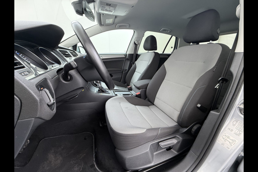 Volkswagen e-Golf AUT Navi Ecc Climatronic Stoelverwarming Cruise Control Pdc Lmv Led Privacy Glas Regen-Lichtsensor Bluetooth Isofix SOH 85%