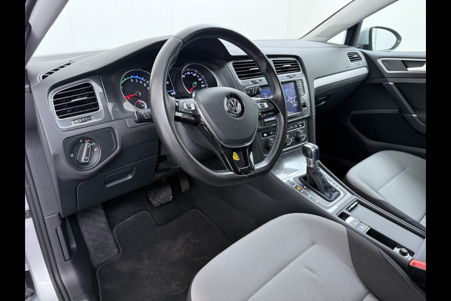 Volkswagen e-Golf AUT Navi Ecc Climatronic Stoelverwarming Cruise Control Pdc Lmv Led Privacy Glas Regen-Lichtsensor Bluetooth Isofix SOH 85%