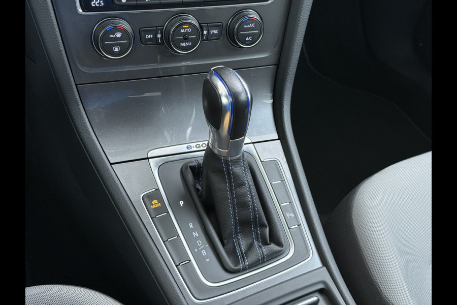 Volkswagen e-Golf AUT Navi Ecc Climatronic Stoelverwarming Cruise Control Pdc Lmv Led Privacy Glas Regen-Lichtsensor Bluetooth Isofix SOH 85%